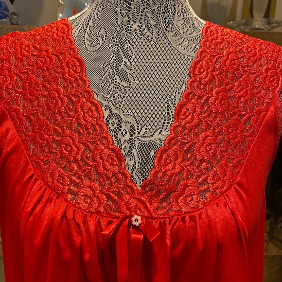 Radiant Red Vintage Vanity Fair size M gown - Picture 3 of 6